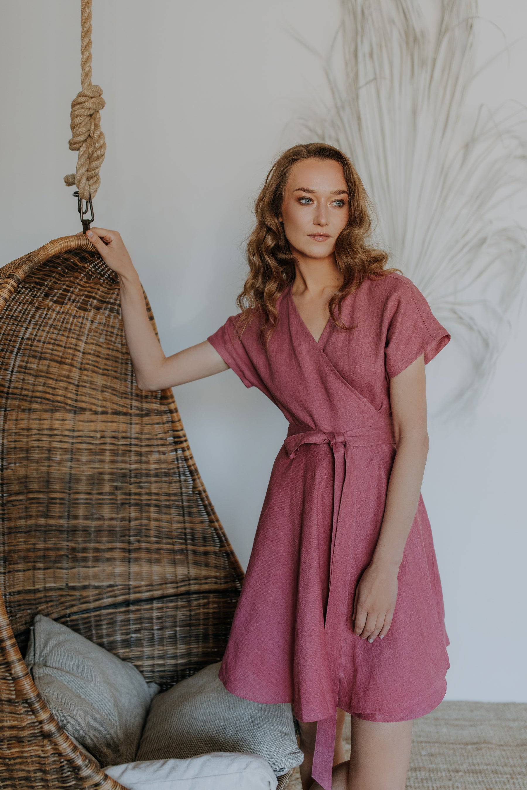 Īsā sienamā lina kleita