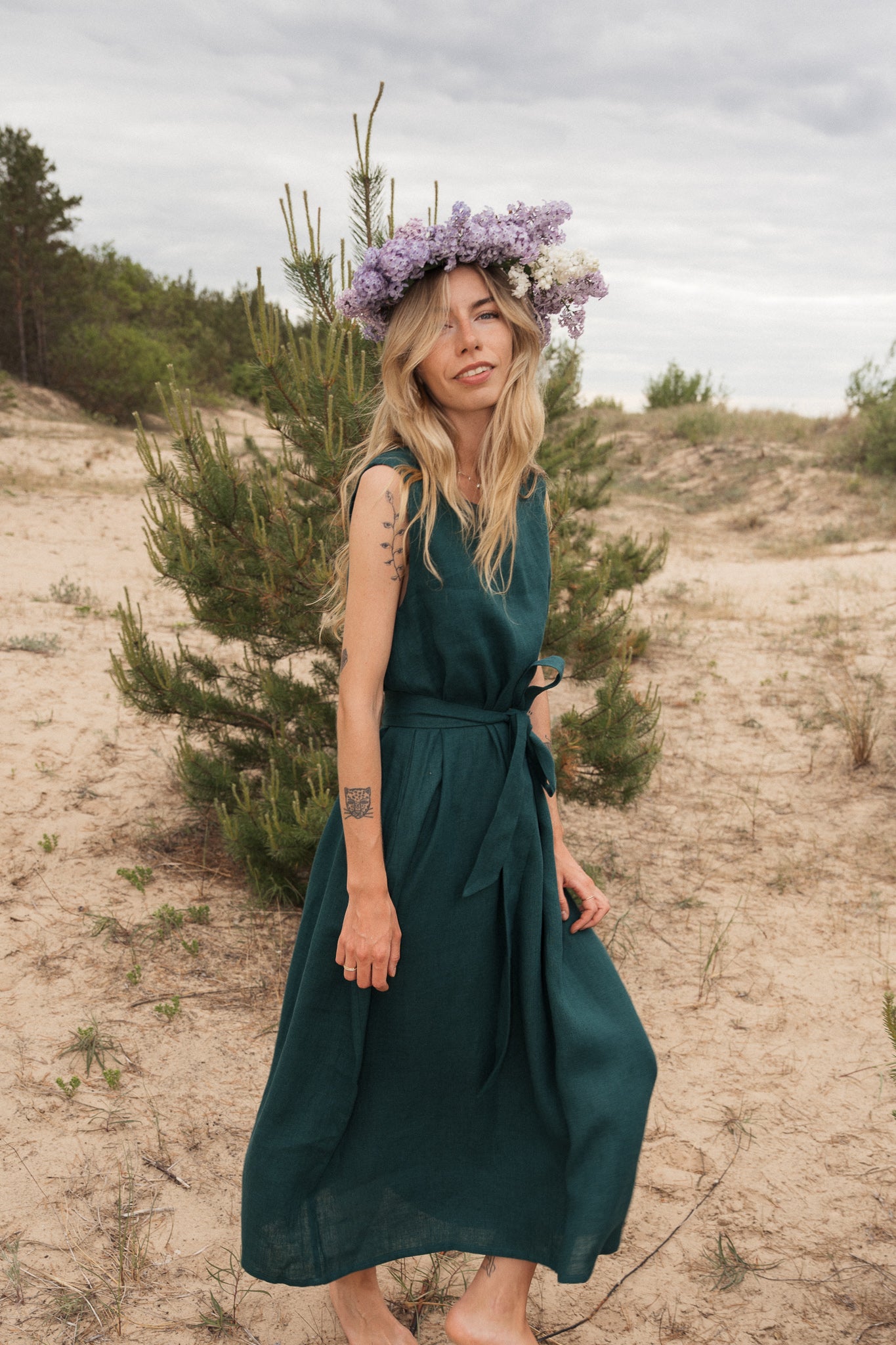 Linen sleeveless dress with belt