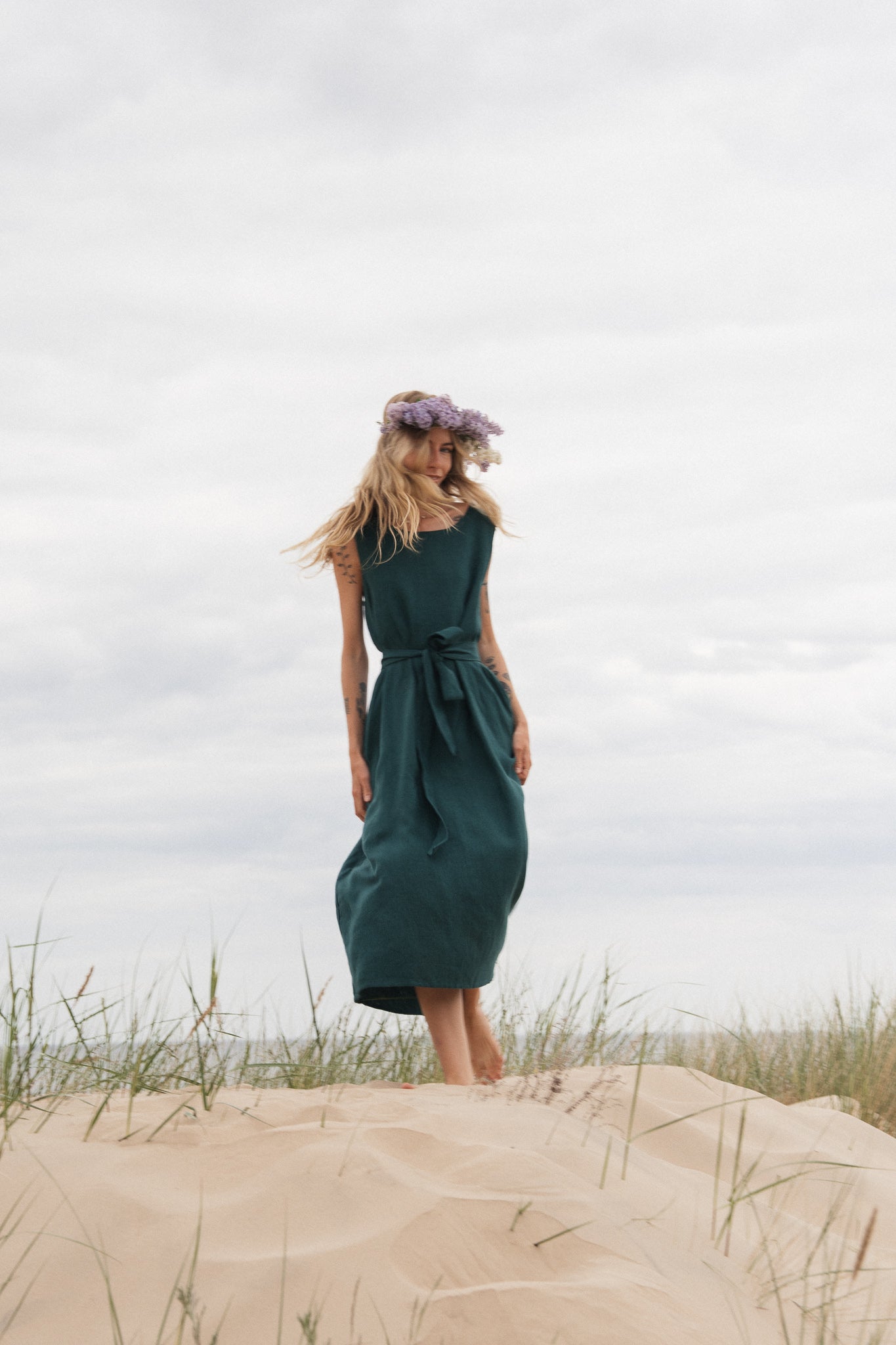 Linen sleeveless dress with belt