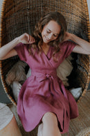 Īsā sienamā lina kleita