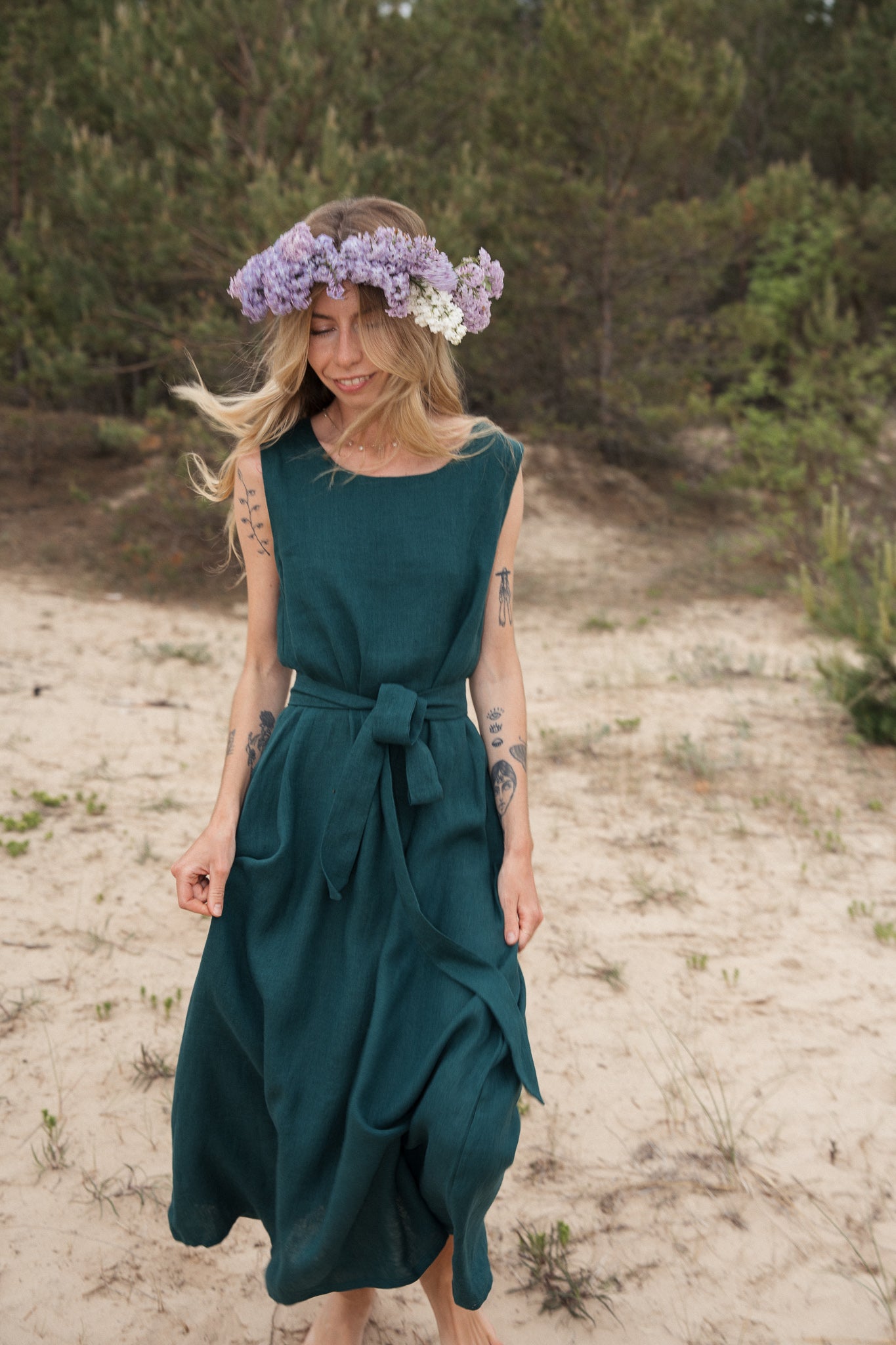 Linen sleeveless dress with belt