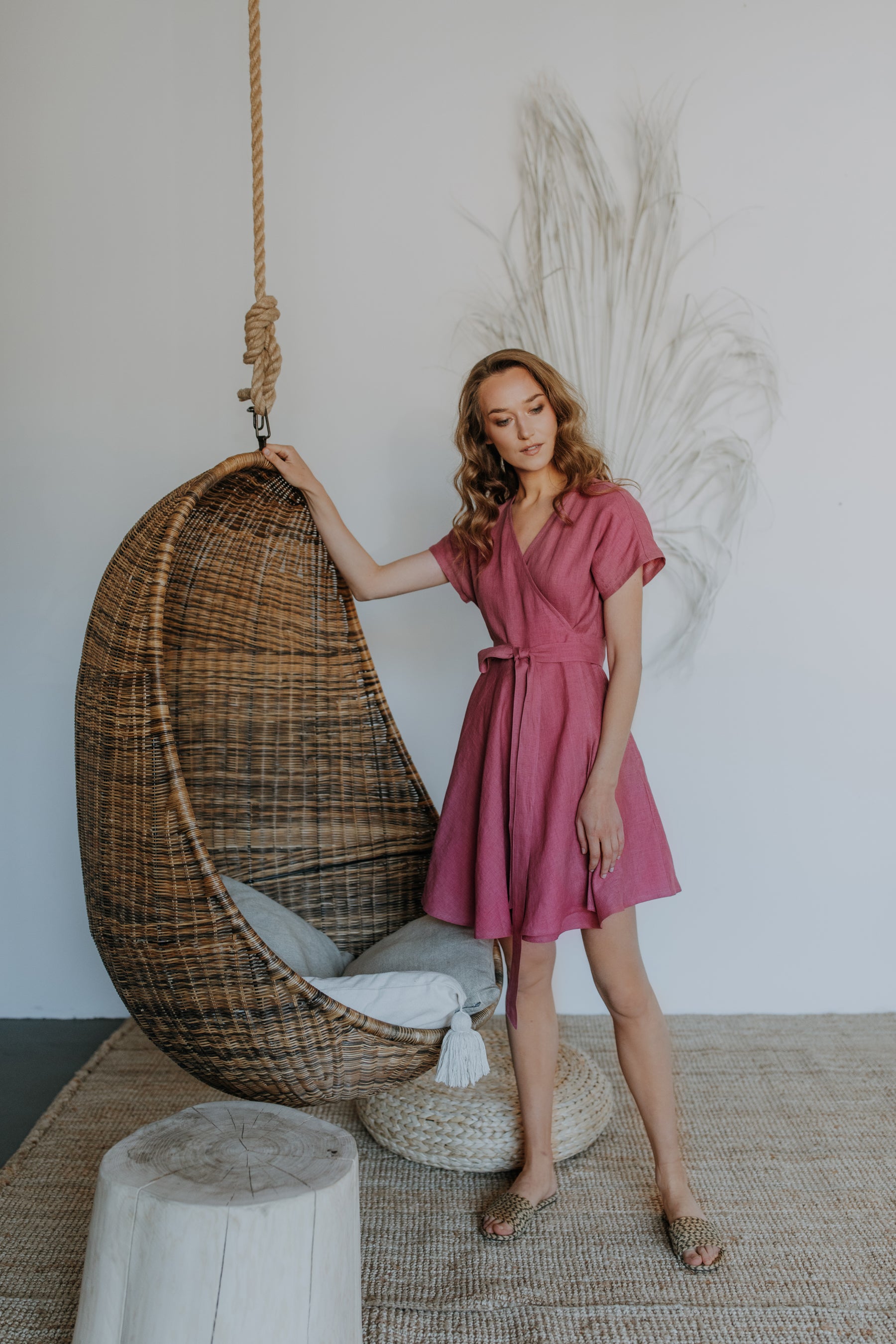Īsā sienamā lina kleita
