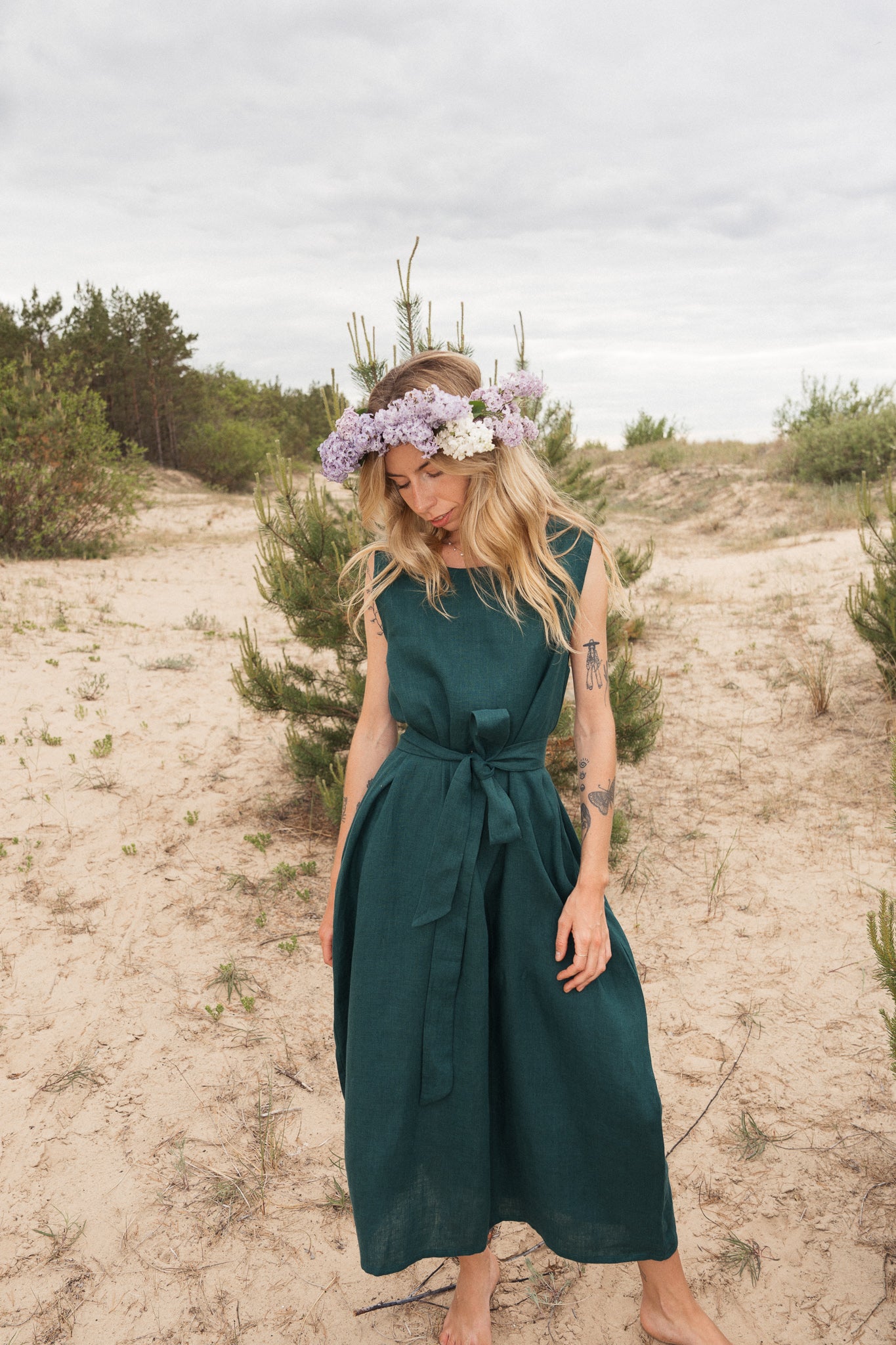 Linen sleeveless dress with belt