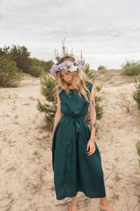Linen sleeveless dress with belt