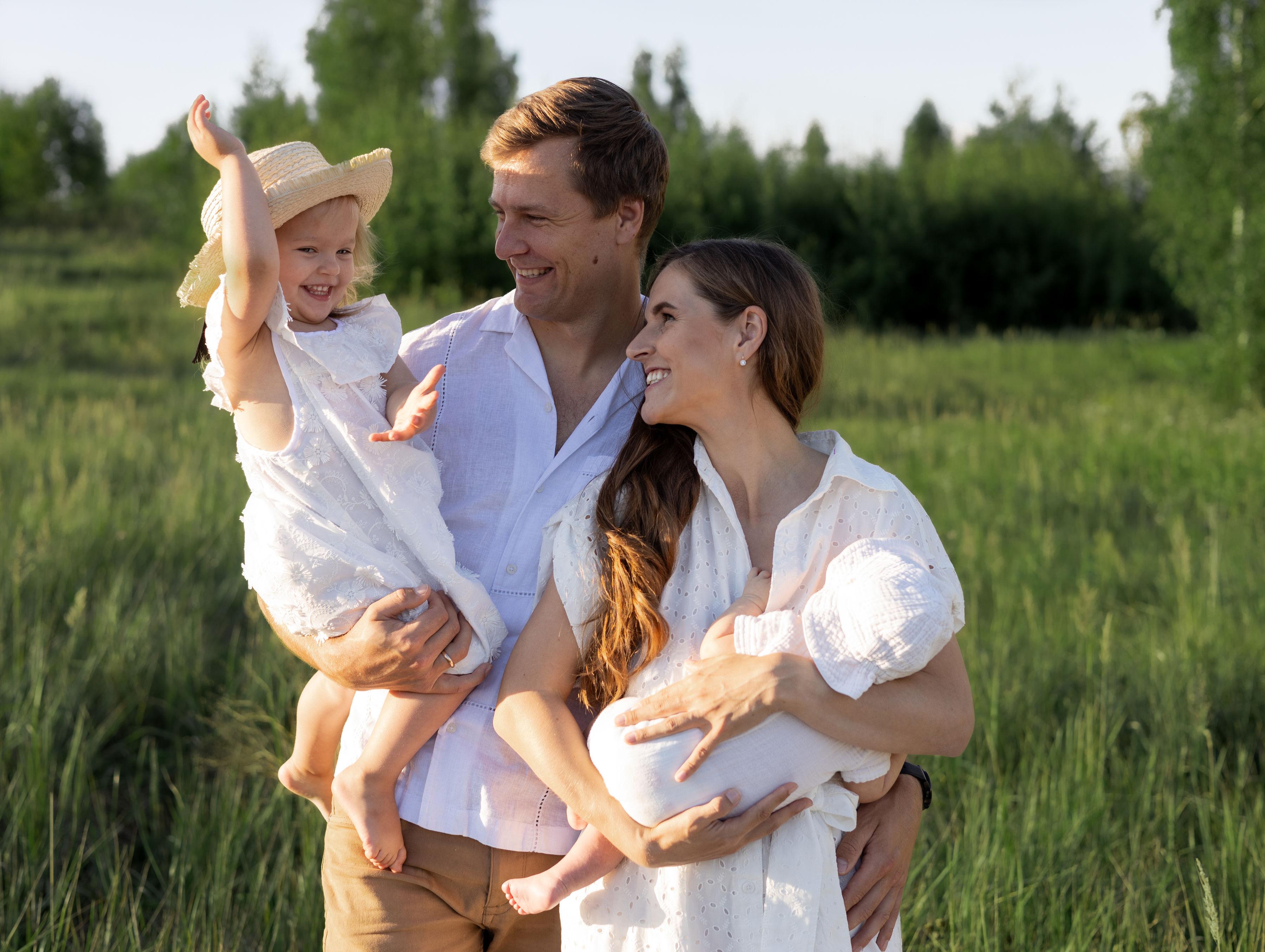 family_52de32c9-ba2a-40aa-bc21-914a62dae9ef.jpg